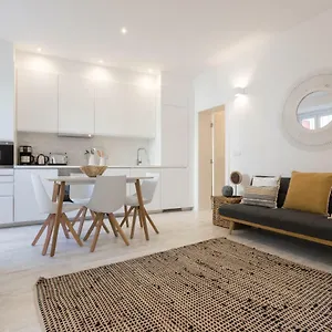 https://feels-like-home-graca-cozy-flat.hotels-lisbon-portugal.com